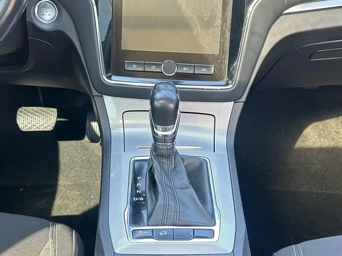 Фото 9 - Roewe RX5