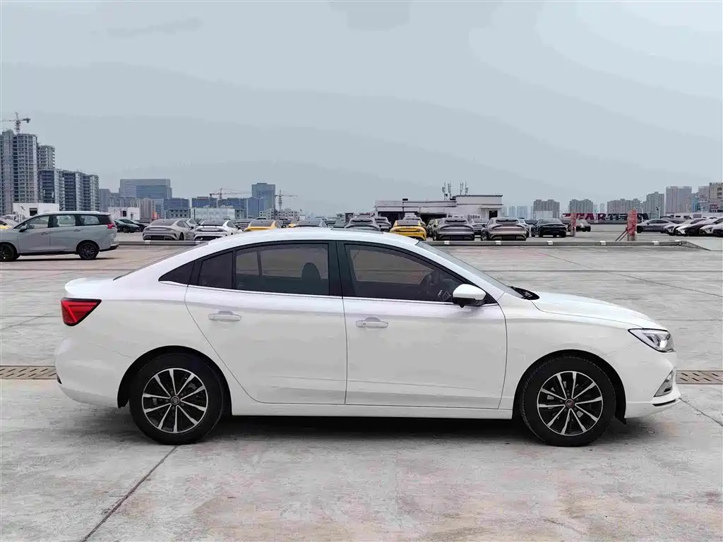 Фото 3 - Roewe i5