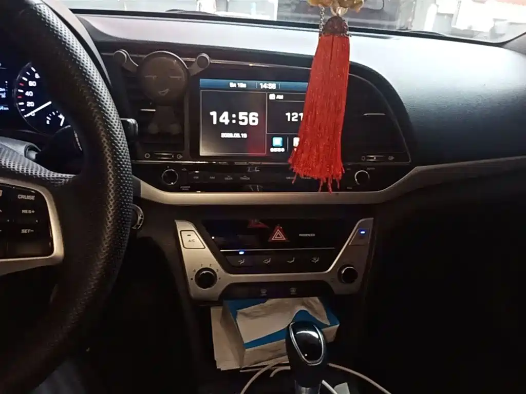 Hyundai Elantra 2016 Model 1.6L Automatic Smart Elite фото 10