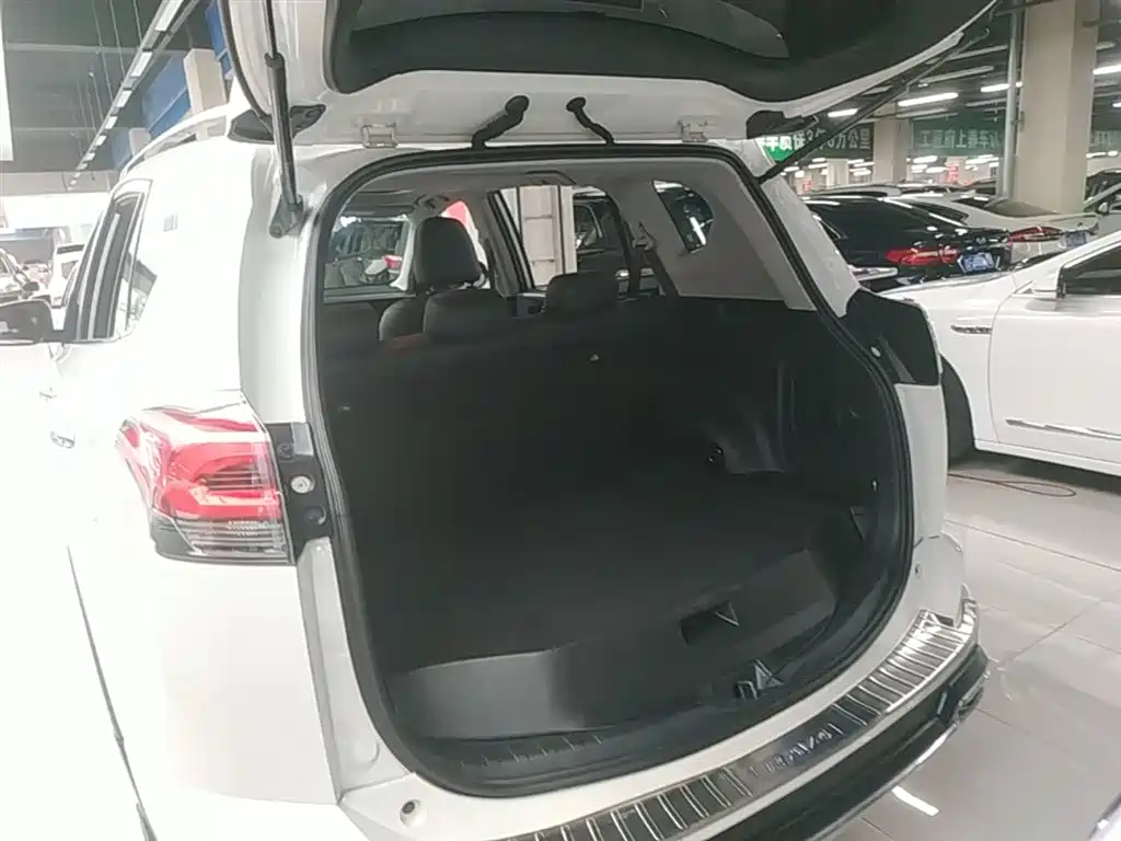 Toyota RAV4 Rongfang 2016 2.0L CVT 2WD Trend (China V) фото 19