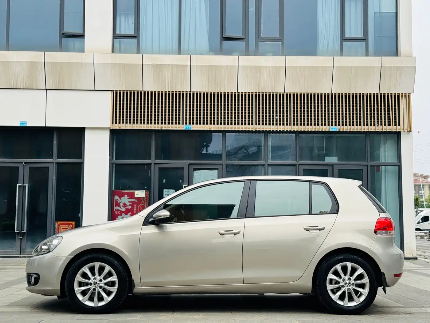 Volkswagen Golf 2012 1.6 Automatic Comfort Type фото 4