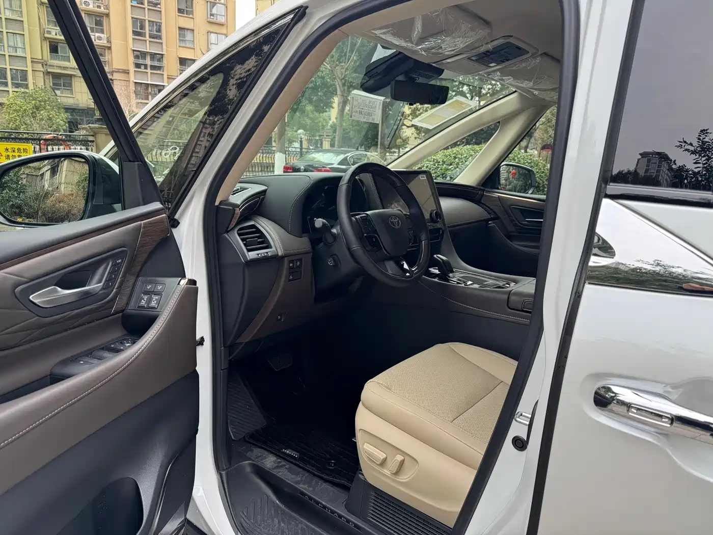 Toyota Alphard 2024 Hybrid 2.5L Ultimate Enjoyment Edition фото 6