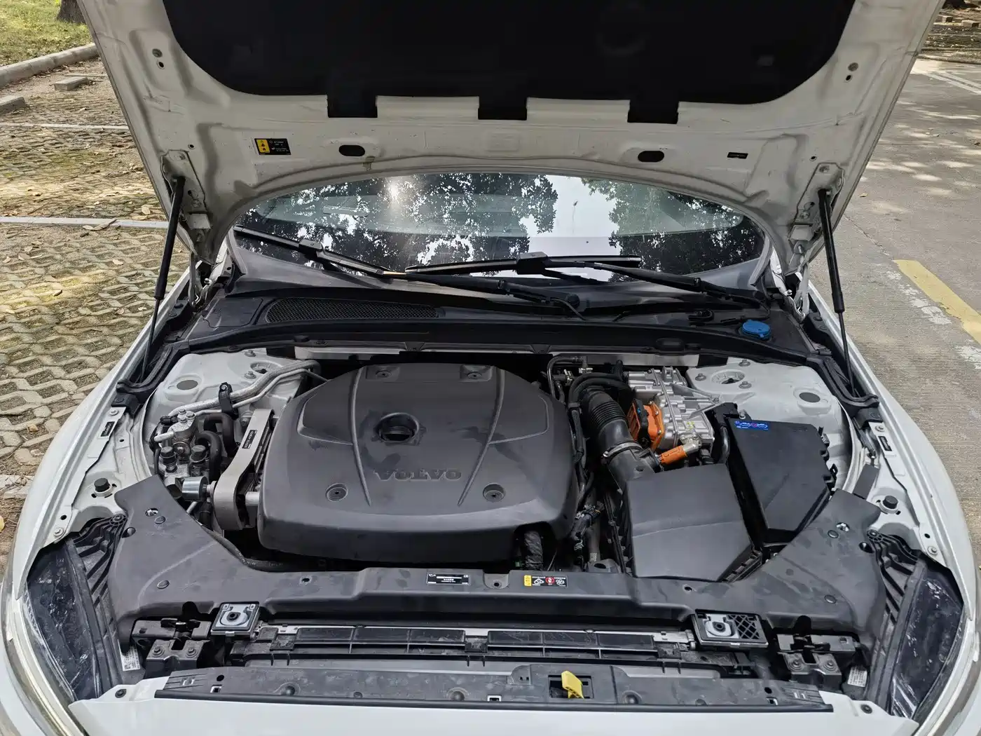 Volvo S60 Plug-in Hybrid 2024 2024 T8 AWD Long Range Momentum Luxury Edition