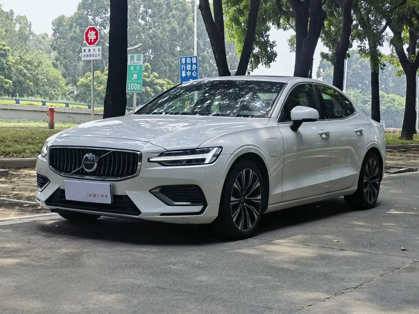 Volvo S60 Plug-in Hybrid 2024 2024 T8 AWD Long Range Momentum Luxury Edition