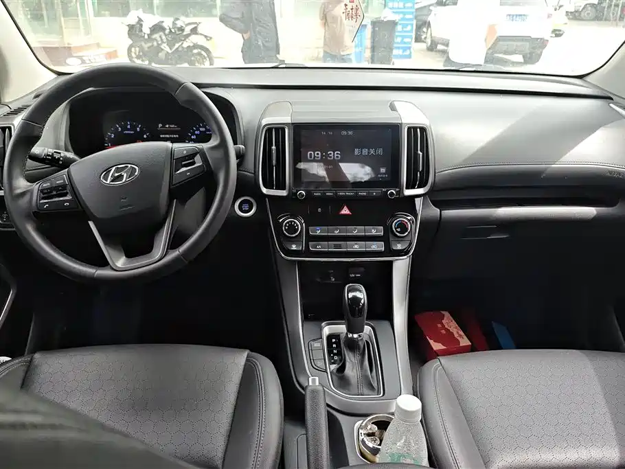 Hyundai Beijing Hyundai ix35 2018 2.0L Automatic 2WD Zhiyong·Enjoyment Edition фото 12