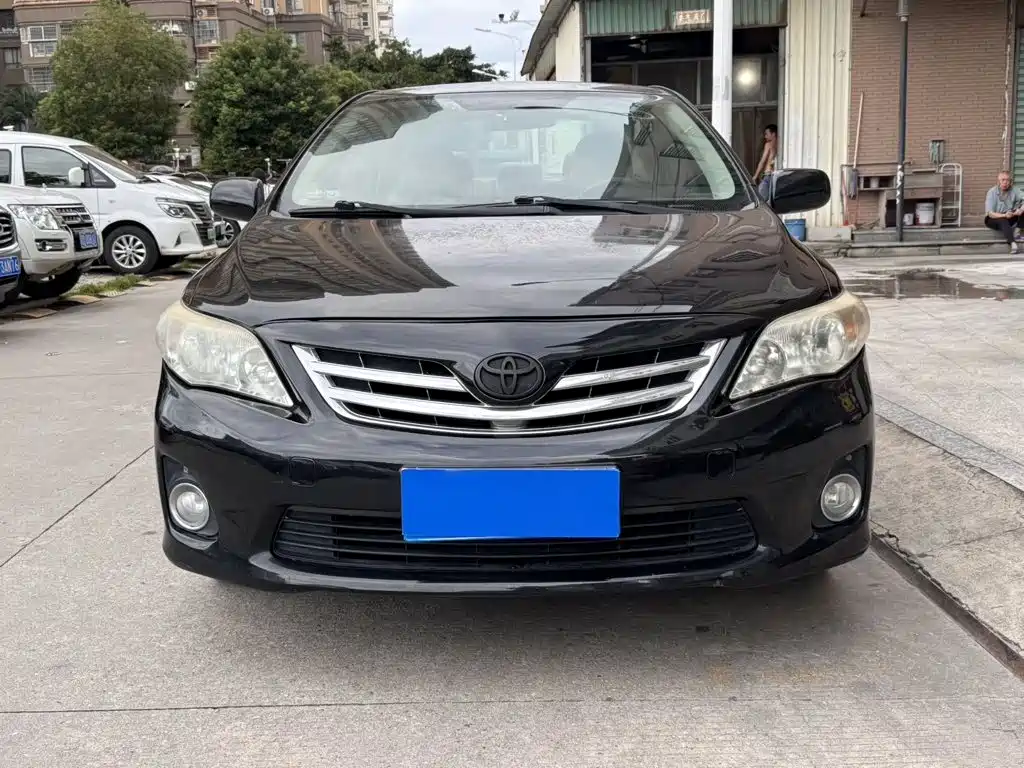 Фото 2 - Toyota Corolla