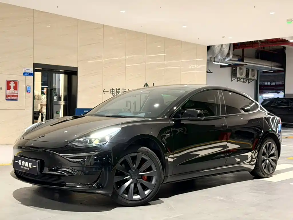 Фото 1 - Tesla Model 3