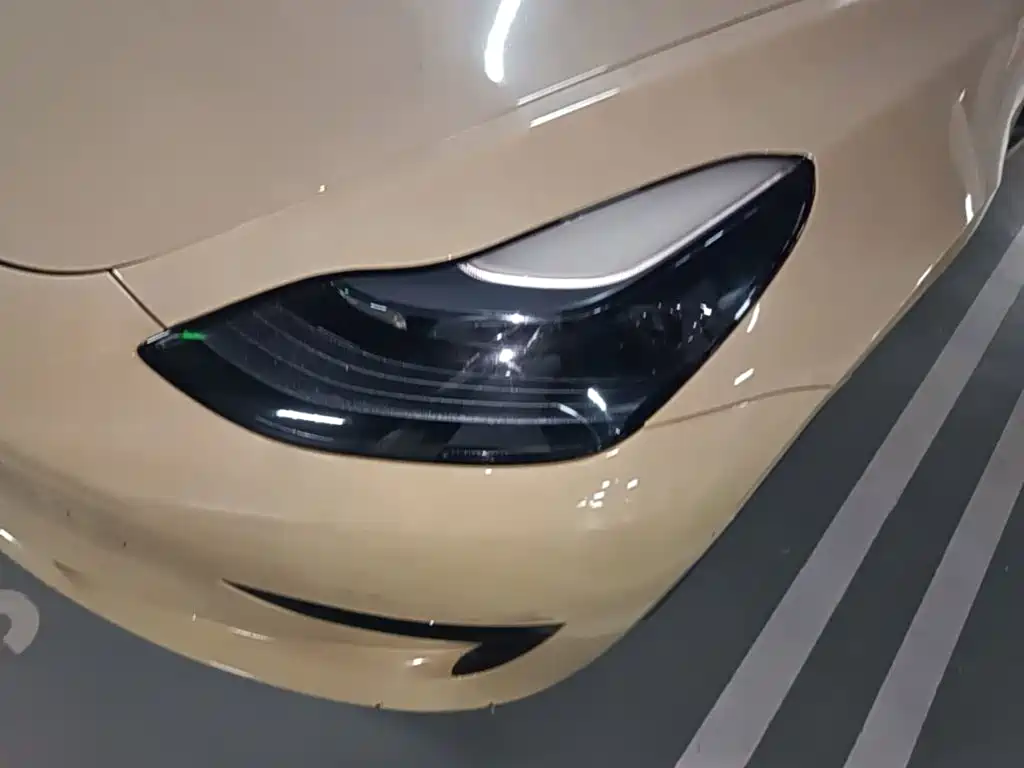 Фото 3 - Tesla Model 3