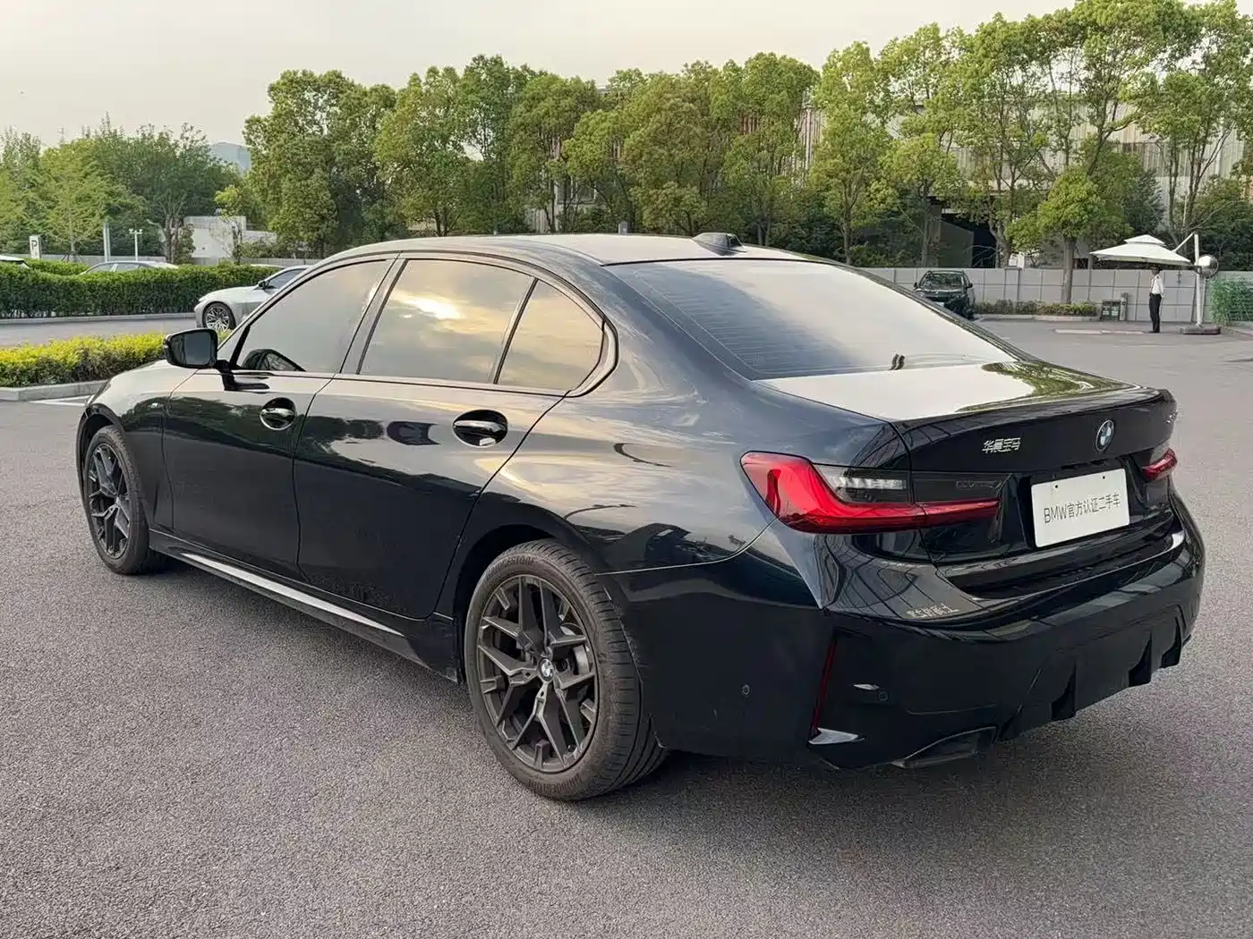 BMW 3 Series 2025 330Li M Sport Night Edition фото 4