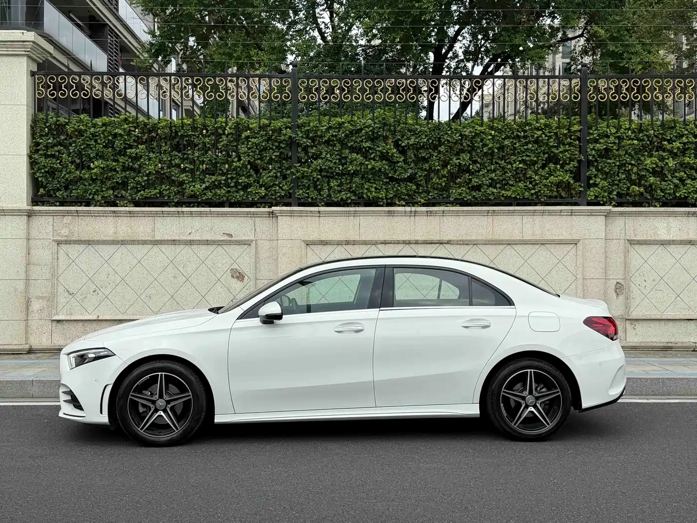 Mercedes-Benz A-Class 2019 A 200 L Sport Sedan фото 3