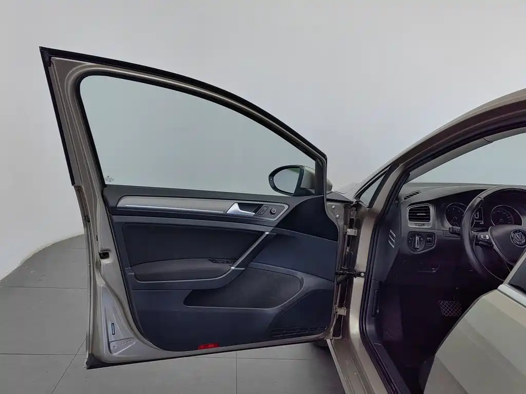 Фото 8 - Volkswagen Golf