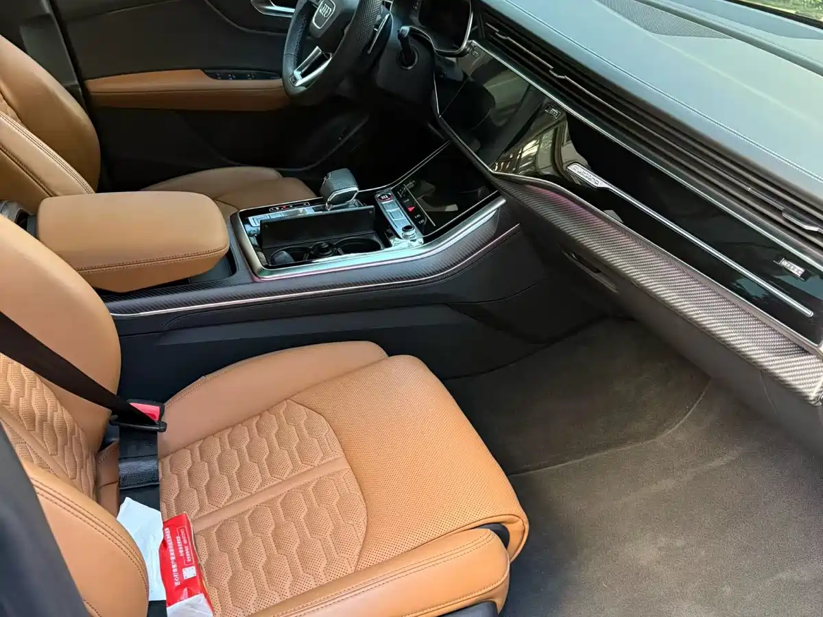Photo 4 - Audi RS Q8