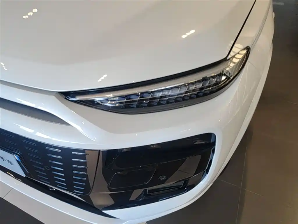 Audi Q6L e-tron 2025 Model Pioneer Edition фото 24