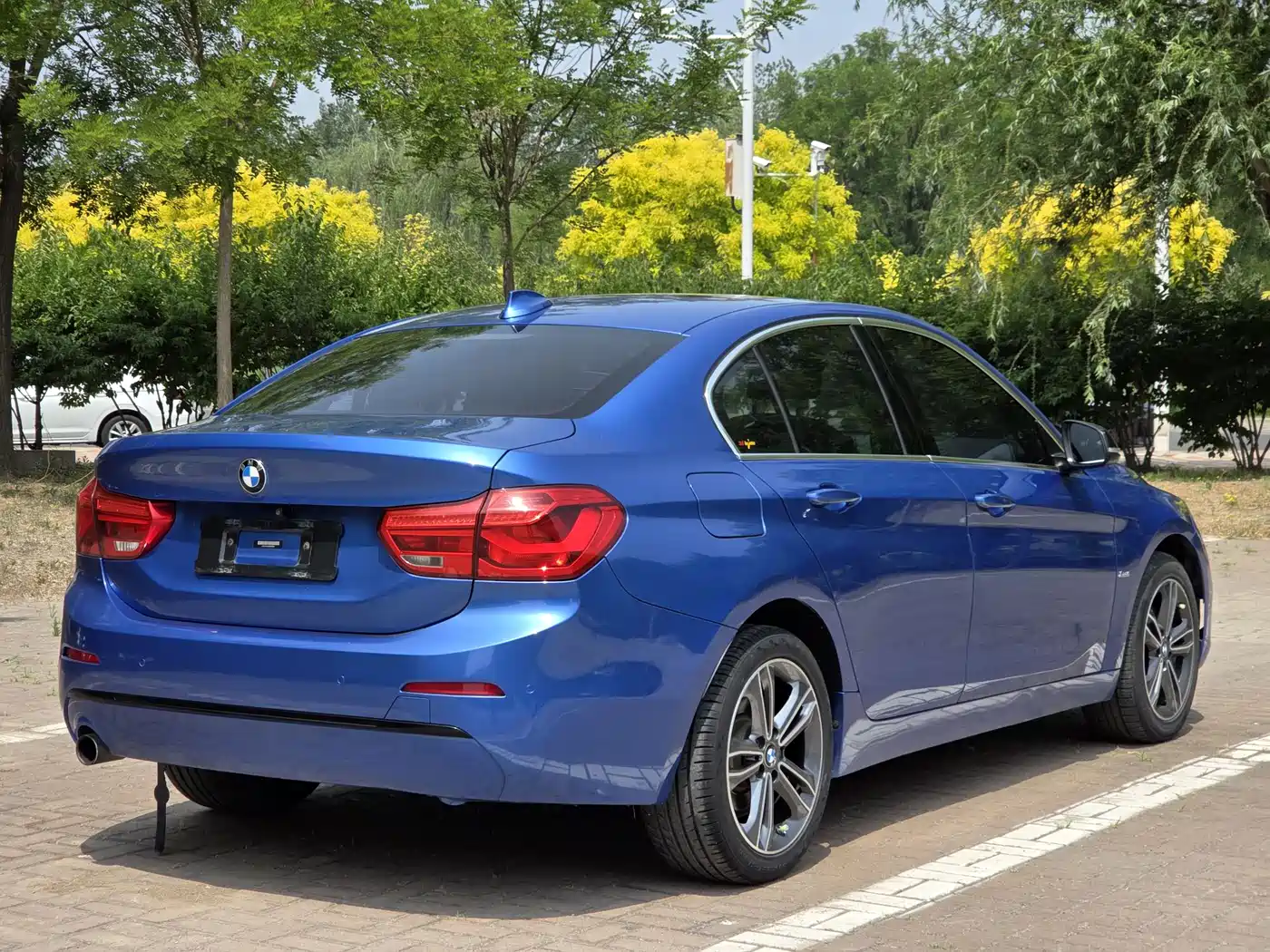 BMW 1 Series 2017 118i Sport фото 5