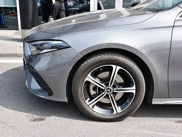 Mercedes-Benz A-Class 2023 A 200 L Fashion — фото 4