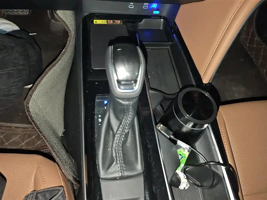 Toyota Camry 2024 Hybrid 2.0HGVP Luxury Edition фото 16