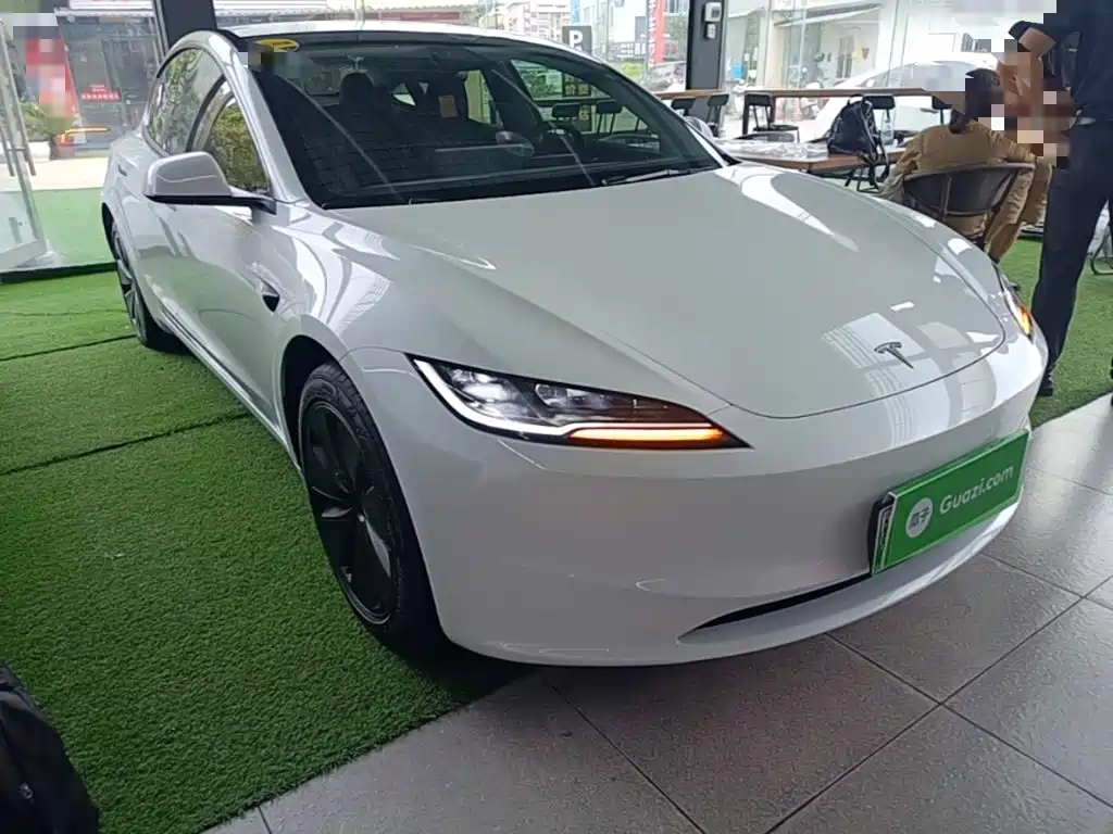 Tesla Model 3 2026 2025 Model Year Facelift Rear-Wheel Drive