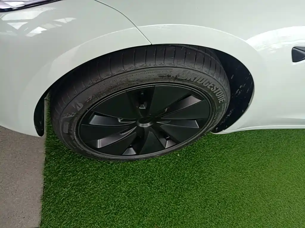 Tesla Model 3 2026 2025 Model Year Facelift Rear-Wheel Drive