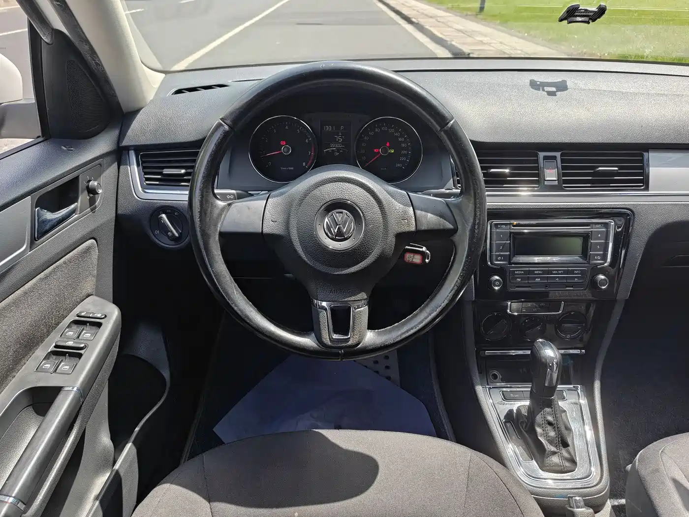 Volkswagen Bora 2014 1.6L Automatic Fashion Edition фото 9