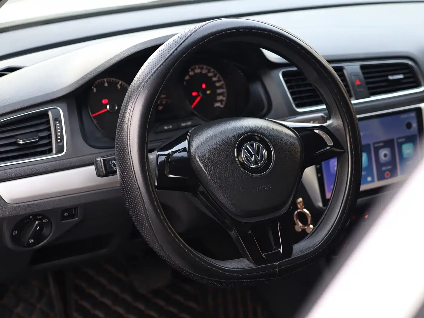 Volkswagen Lavida 2017 1.6L Automatic Trend Edition фото 16