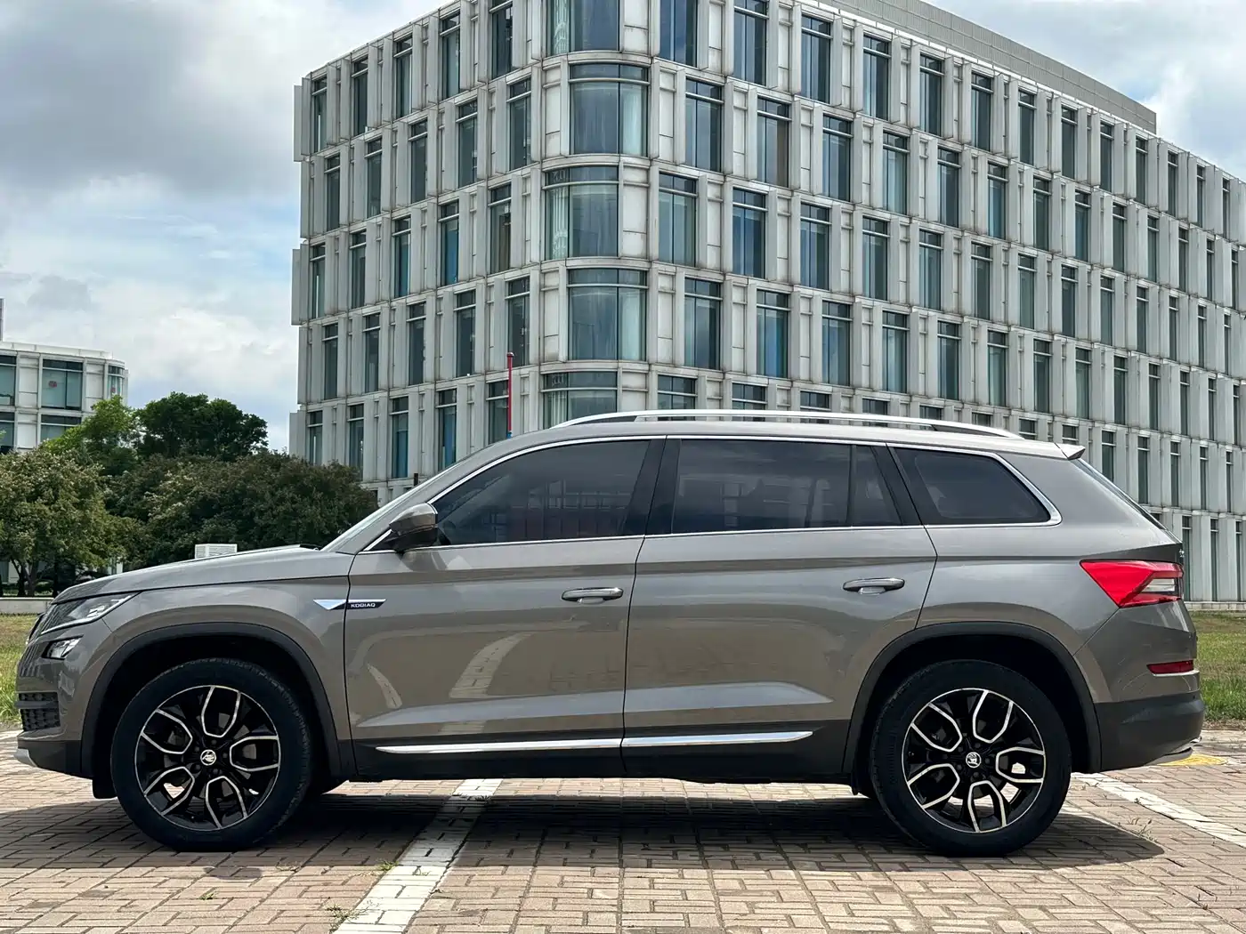 Škoda Kodiaq 2017 TSI330 7-seater 2WD Luxury Edition фото 6