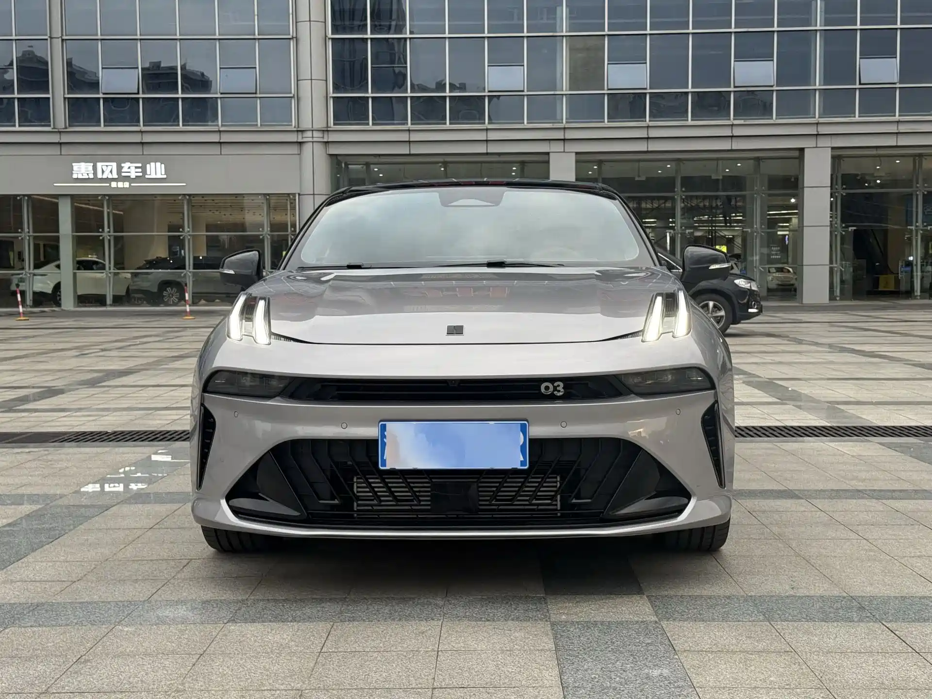 Photo 2 - Lynk & Co 03