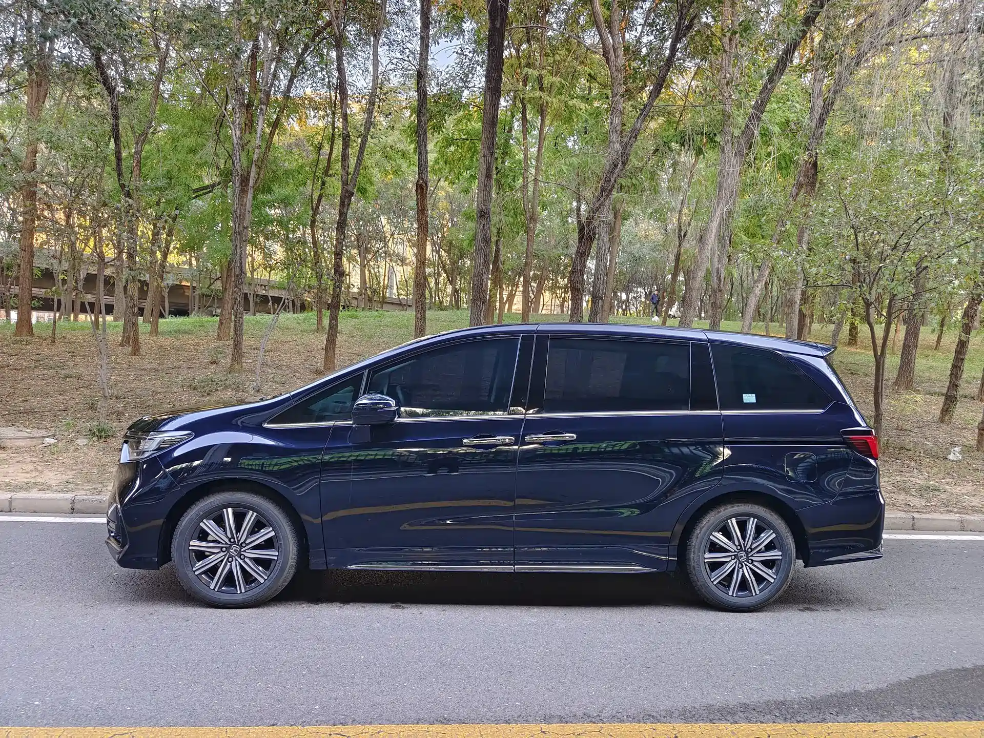 Photo 3 - Honda Odyssey