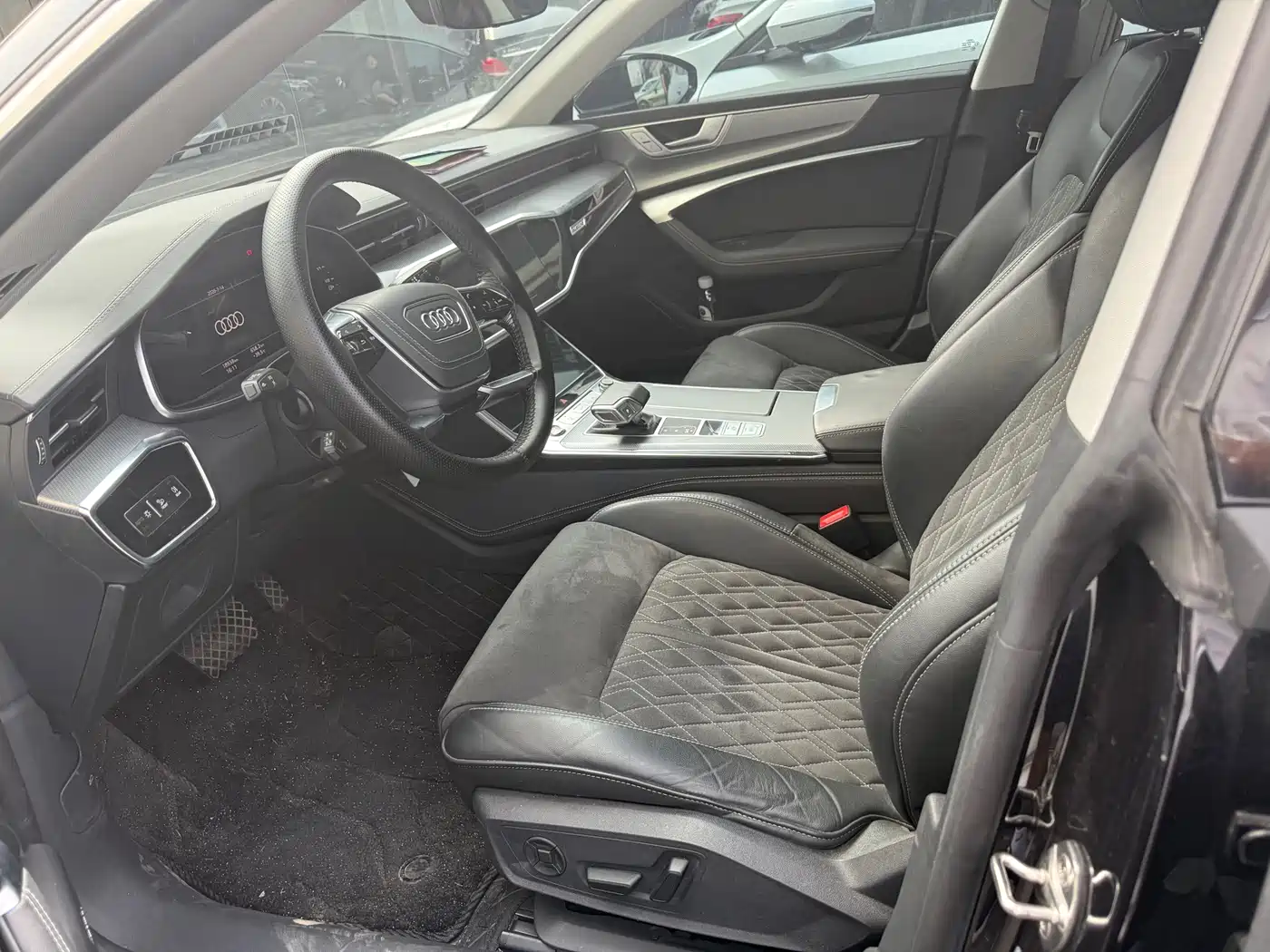 Photo 3 - Audi A7L