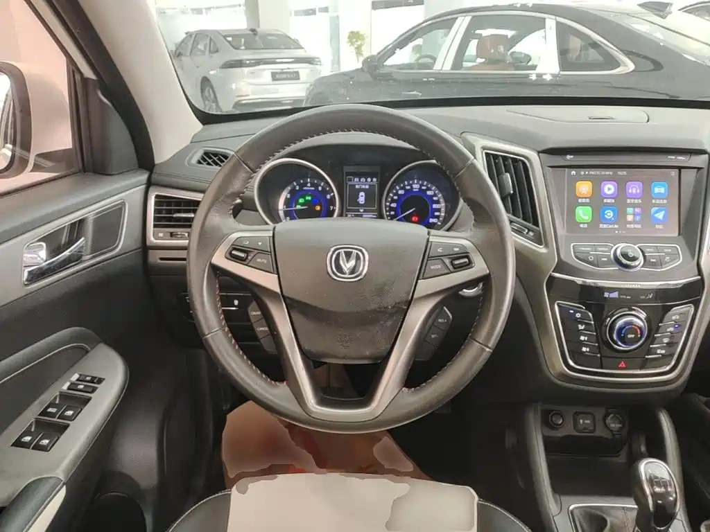 Фото 11 - Changan CS35