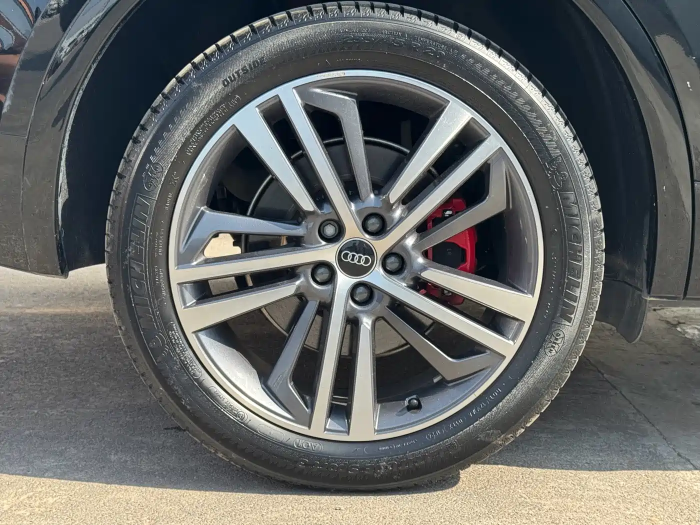 Audi Q5L 2024 Model 40 TFSI Luxury Dynamic фото 14