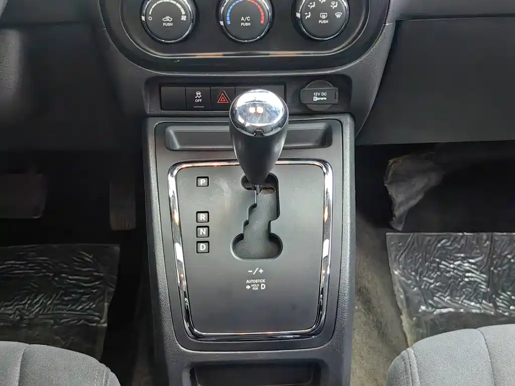 Jeep Compass (Import) 2016 2015 2.0L 2WD Sport