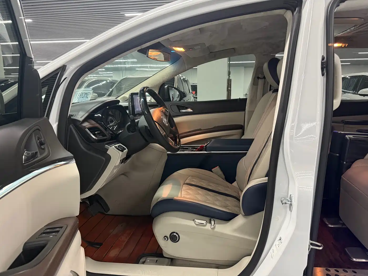 Buick GL8 2020 Model Land Business Class 652T Comfort фото 4
