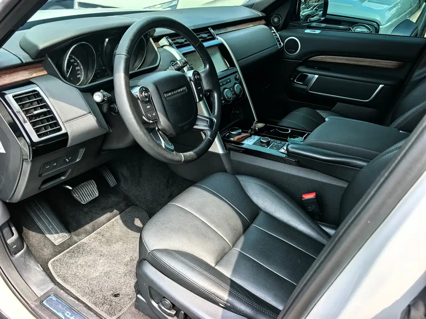 Фото 11 - Land Rover Discovery