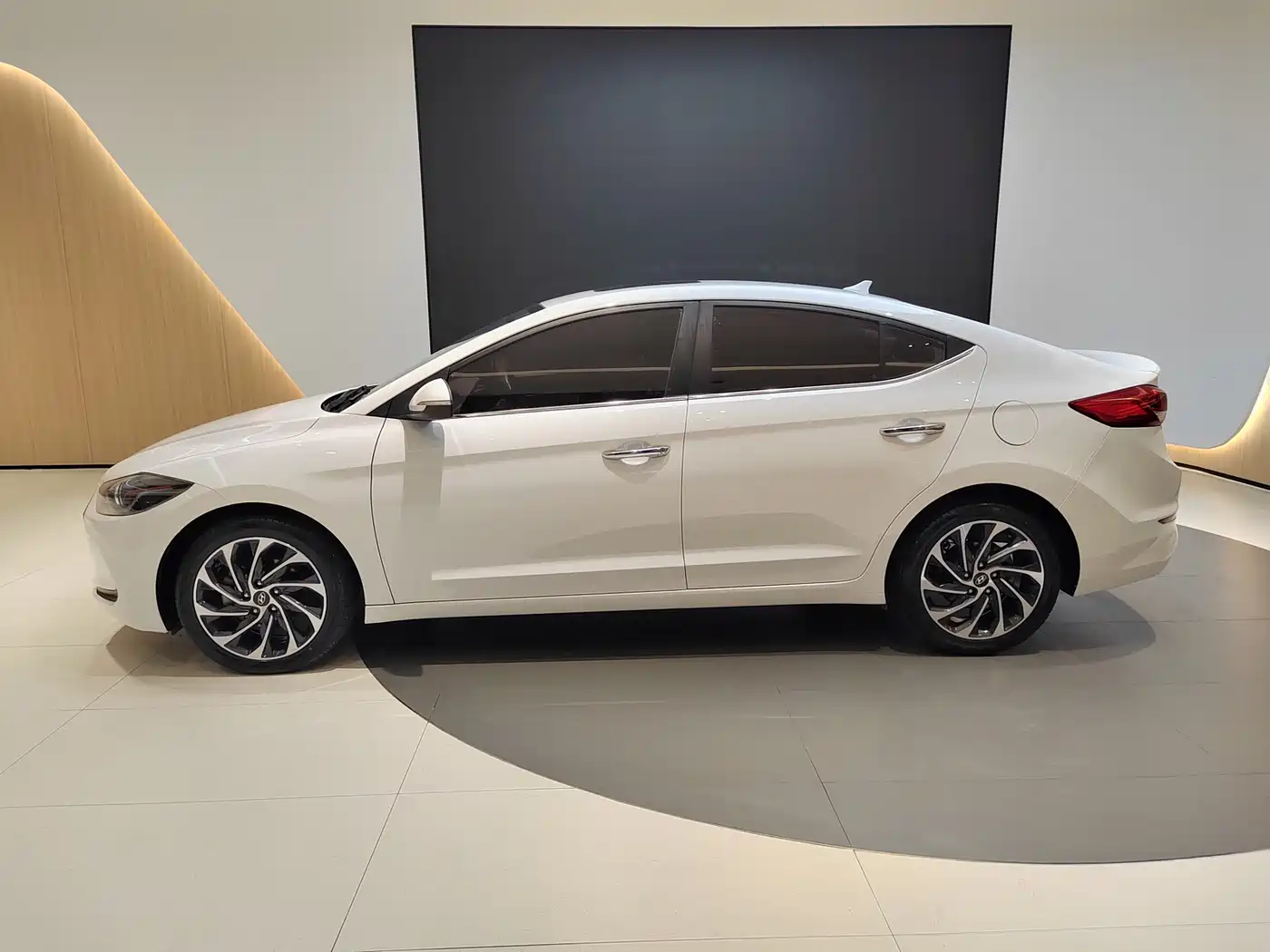 Hyundai Elantra 2020 1.5L CVT Smart Style·Elite фото 4