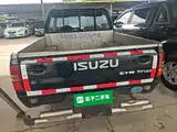 Photo 6 - Isuzu Pickup