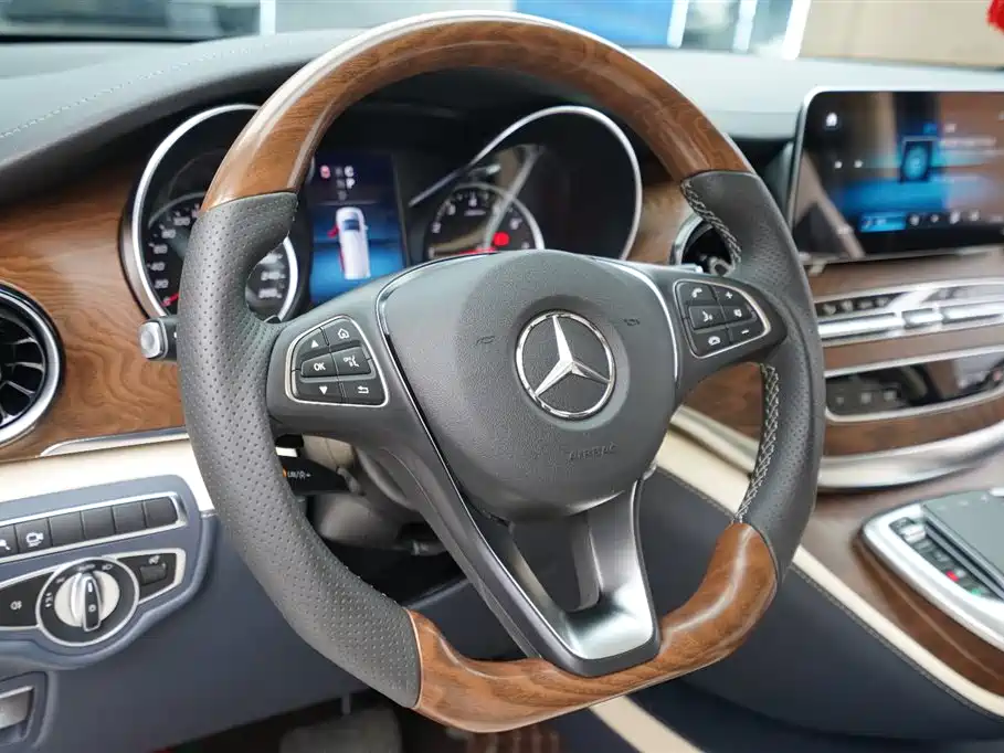 Mercedes-Benz V-Class 2022 V 260 L Long Wheelbase Luxury Edition фото 7