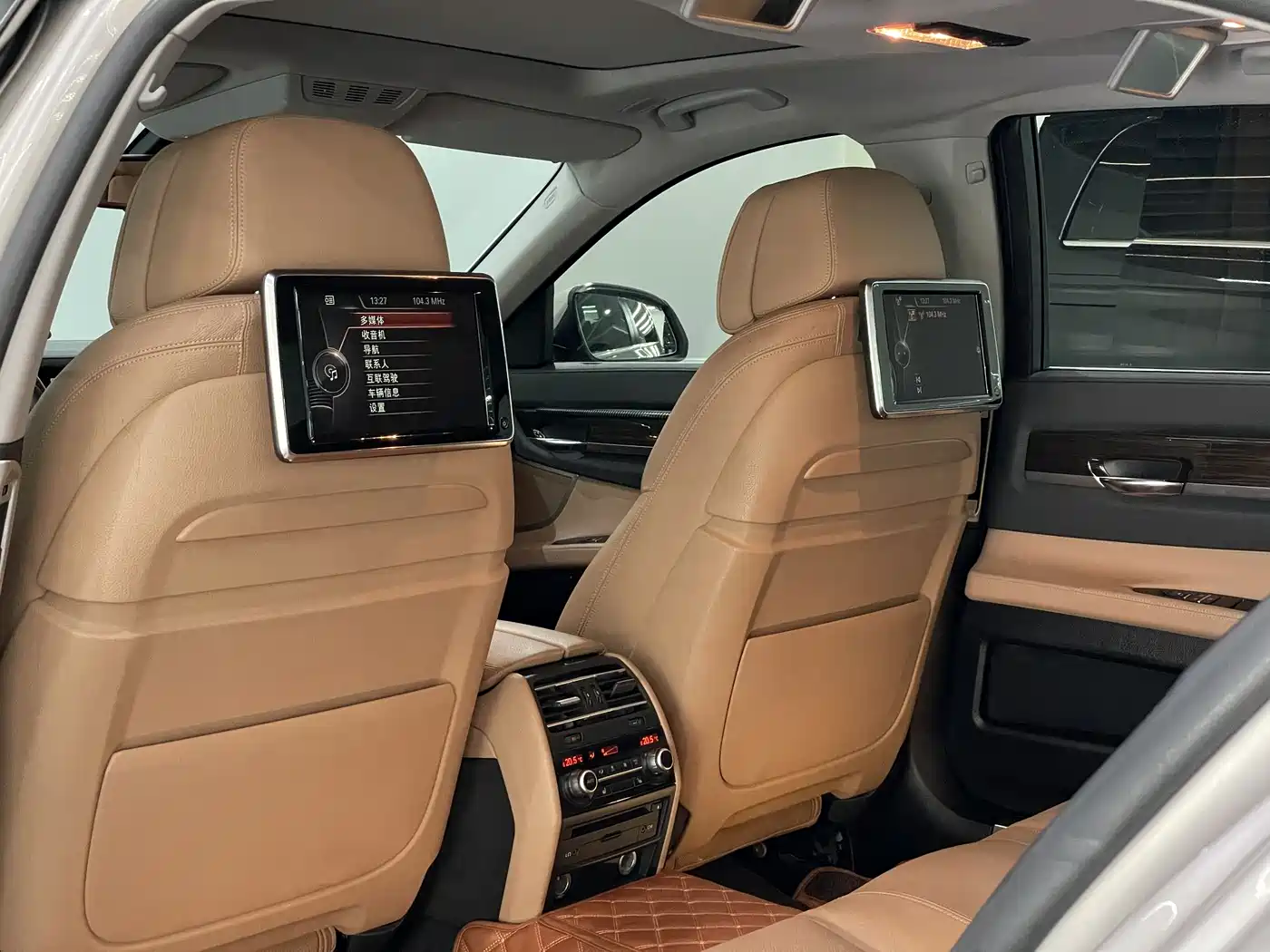 BMW 7 Series 2013 Model 740Li Leading фото 15