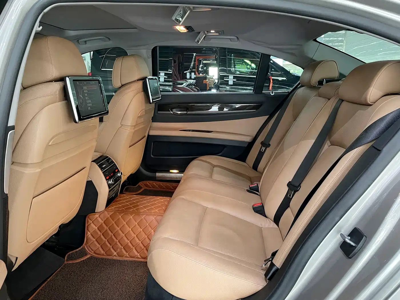 BMW 7 Series 2013 Model 740Li Leading фото 12