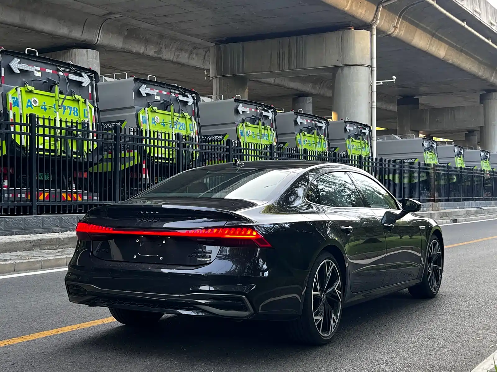 Фото 15 - Audi A7L