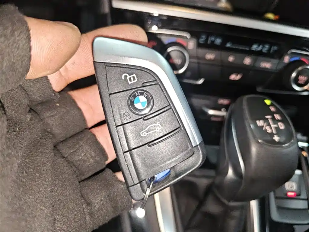 BMW 2 Series Touring 2016 218i Leading фото 9