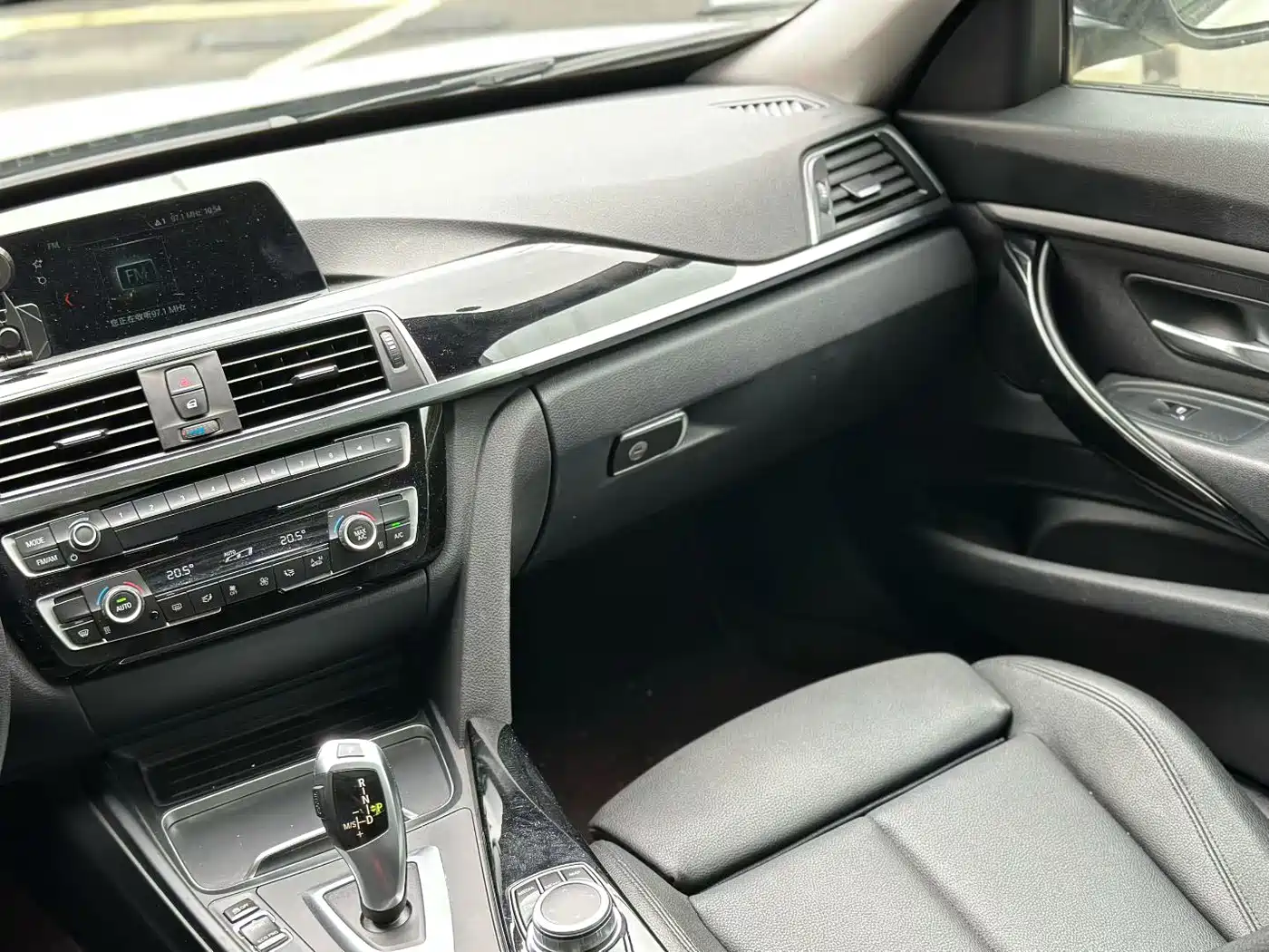 BMW 3 Series GT 2018 320i Fashion фото 5
