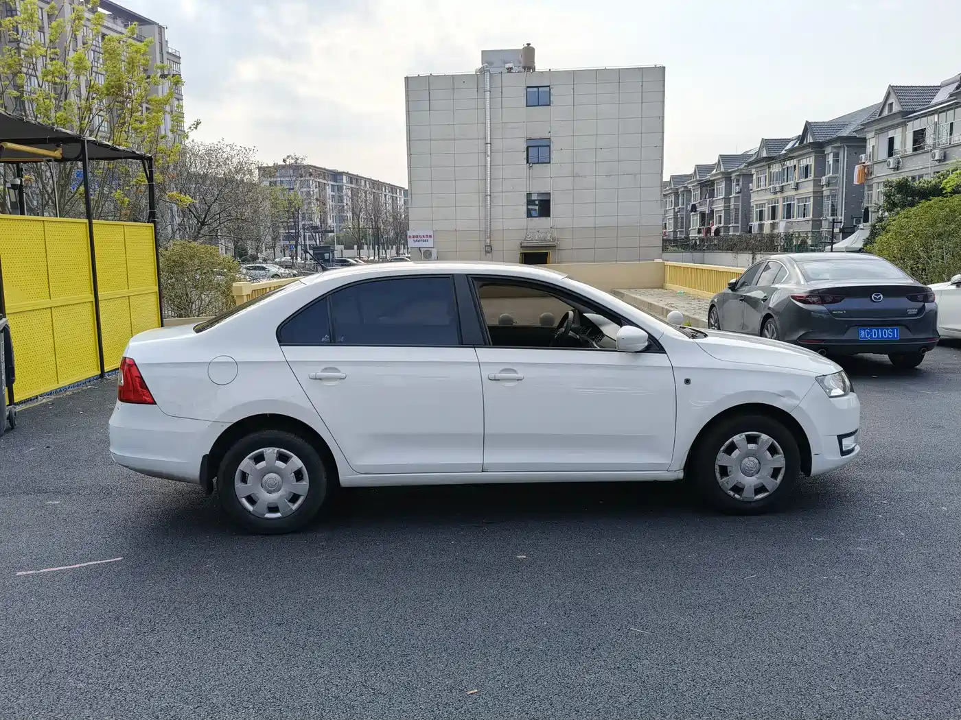 Škoda Rapid 2015 1.6L Manual Joy Selection фото 13