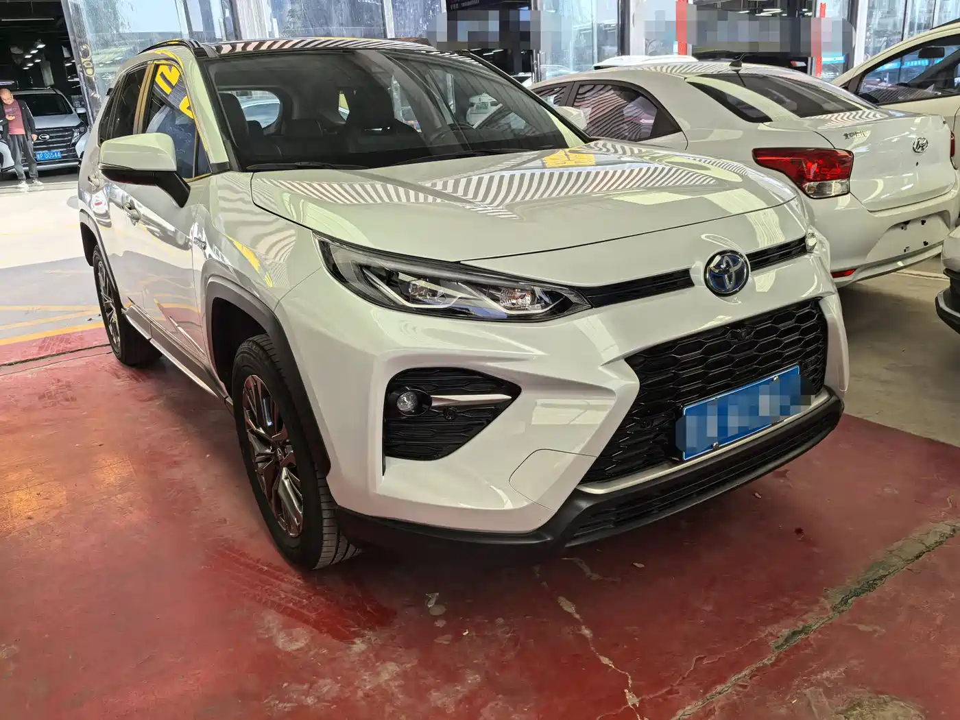 Toyota Wildlander 2023 Hybrid 2.5L E-CVT AWD Premium Edition фото 3