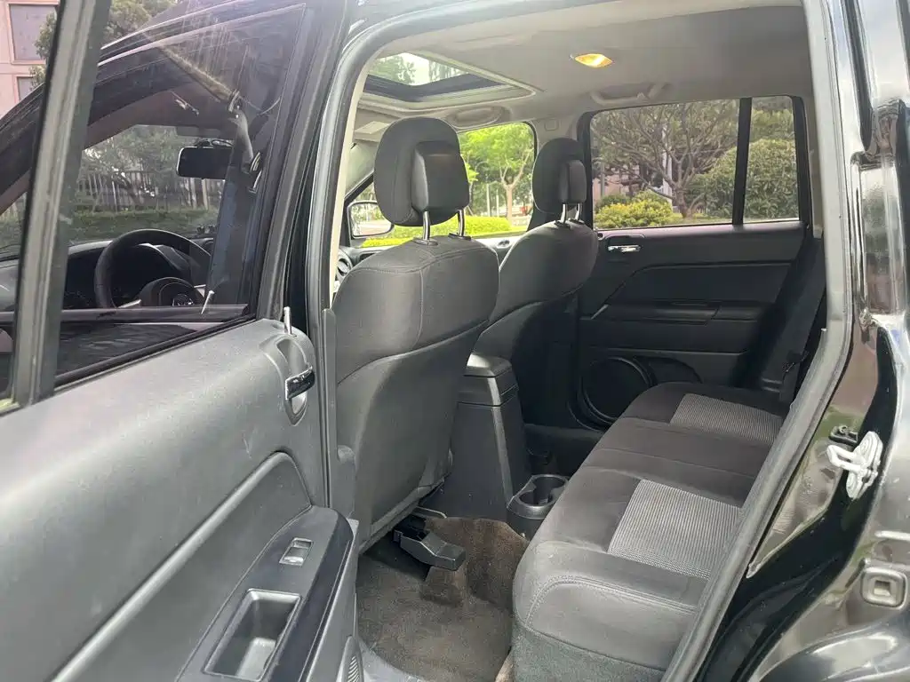 Jeep Compass (Import) 2015 2015 2.0L 2WD Sport
