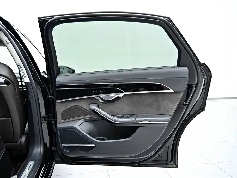 Audi A8 New Energy 2022 A8L 60 TFSIe quattro Collector's Edition фото 22