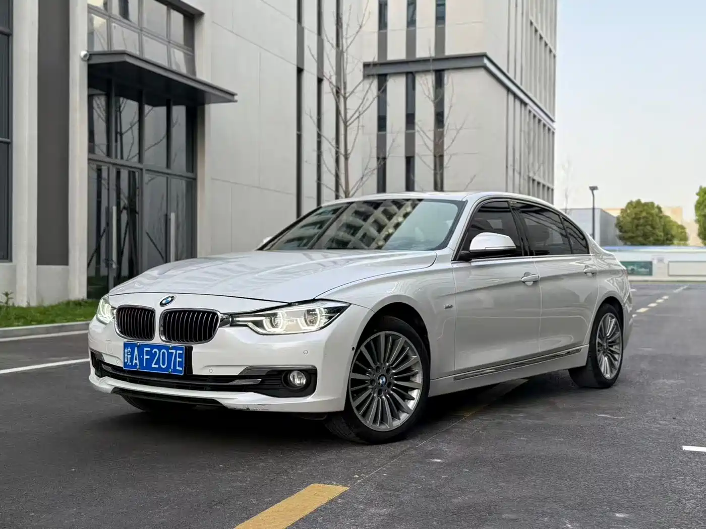BMW 3 Series 2018 330Li xDrive Luxury Package