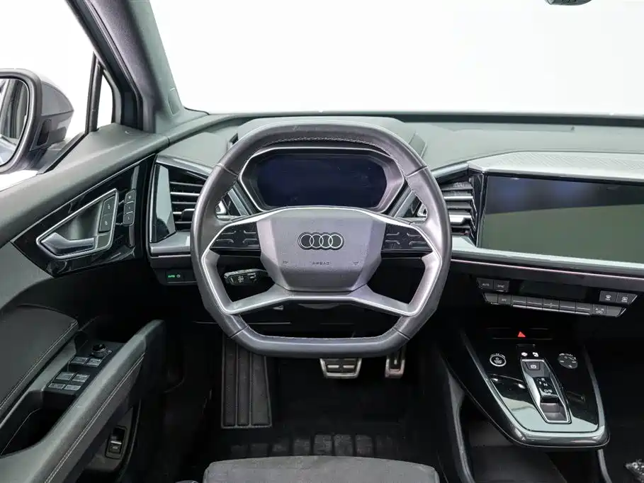 Audi Q4 e-tron 2023 50 e-tron quattro Creation Edition фото 16