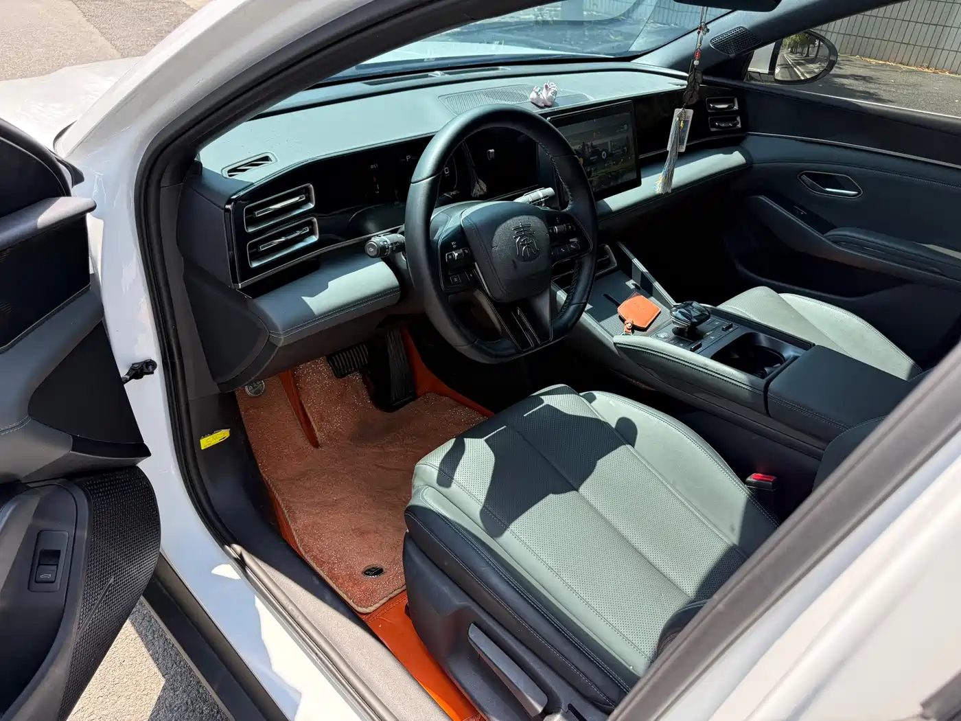 BYD Qin L 2024 DM-i 80KM Leading Edition фото 10