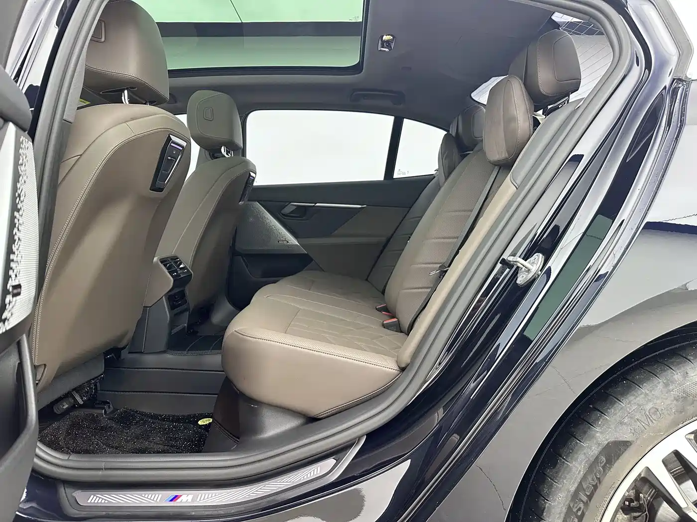 BMW 5 Series 2024 525Li M Sport Package фото 8