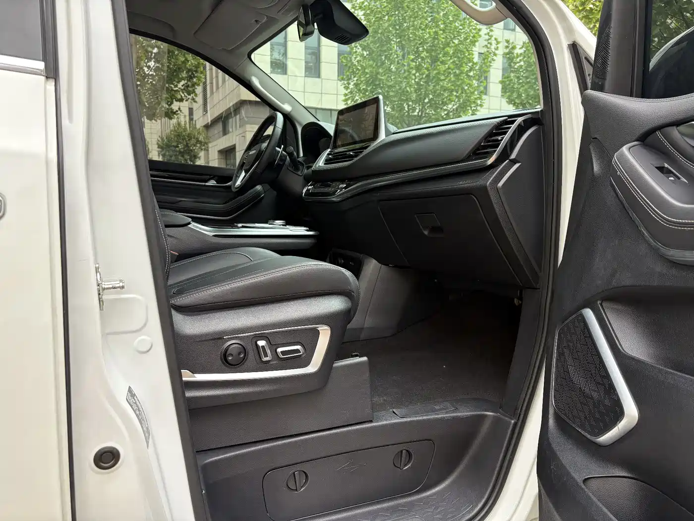 SAIC Maxus Maxus G20 2021 PLUS 2.0T Gasoline Automatic Intelligent Premium Edition фото 14